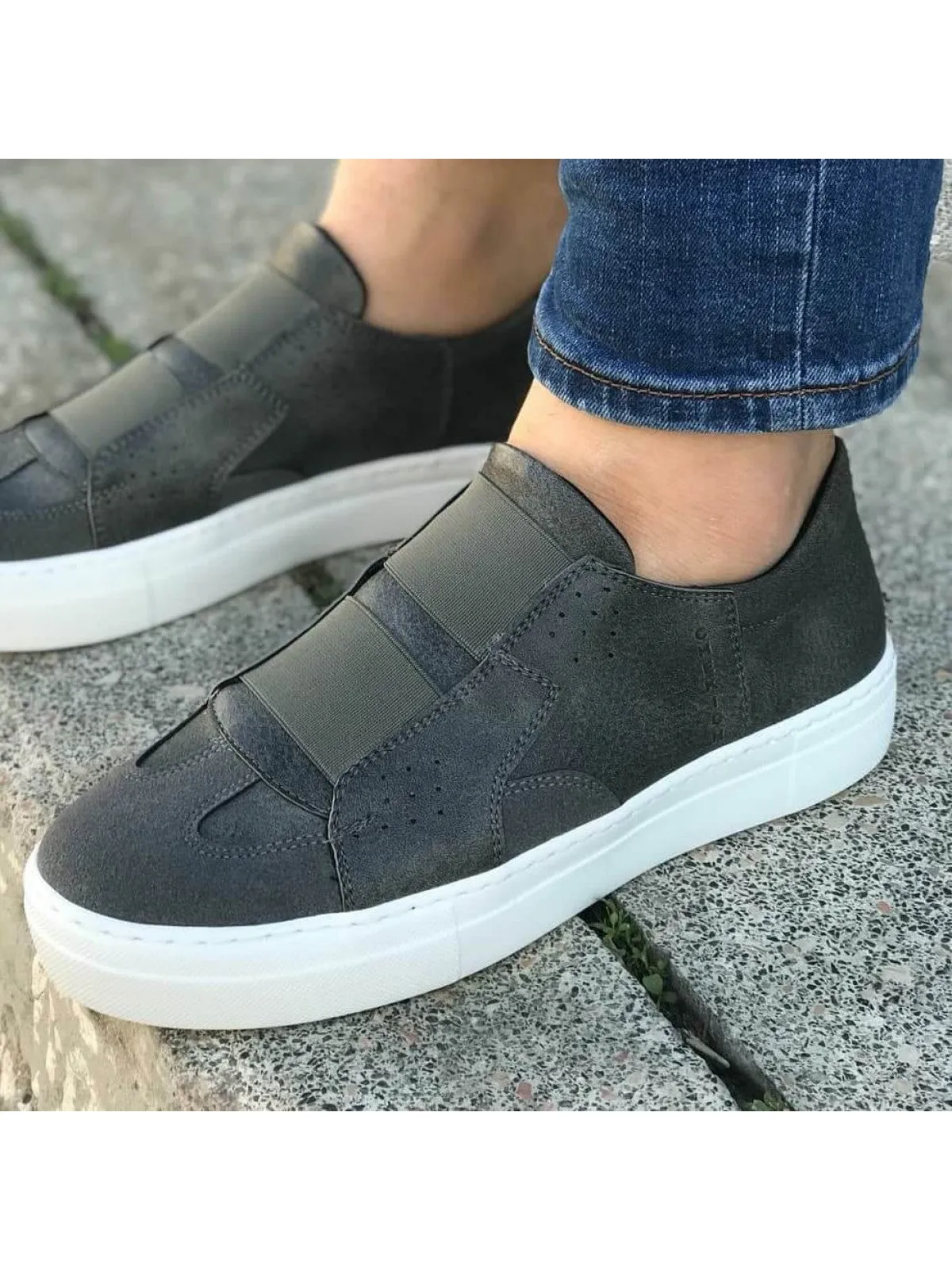 Gray Sneaker CH033