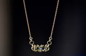 Horizontal Fontaine Bar Necklace in Green