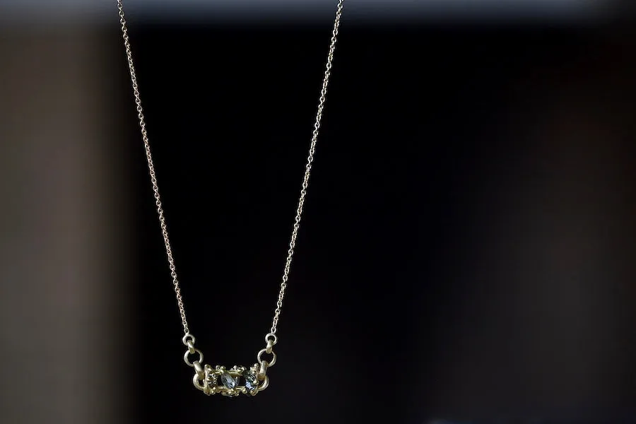 Horizontal Fontaine Bar Necklace in Green