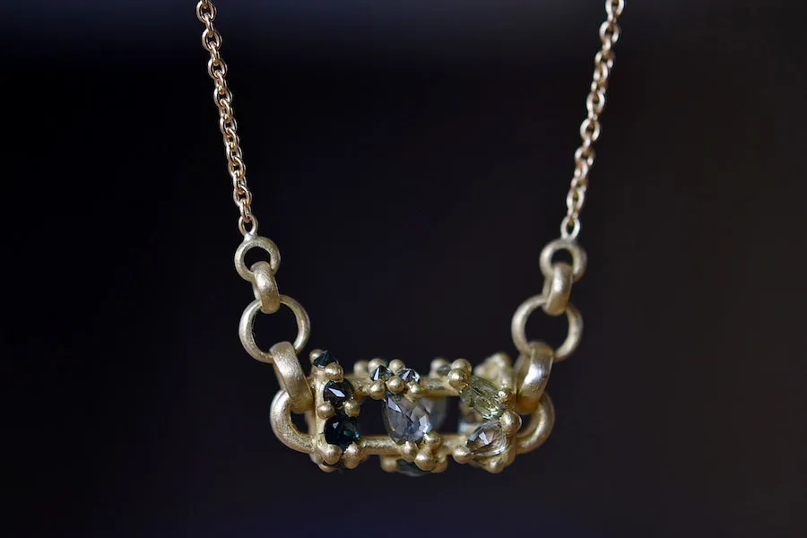 Horizontal Fontaine Bar Necklace in Green