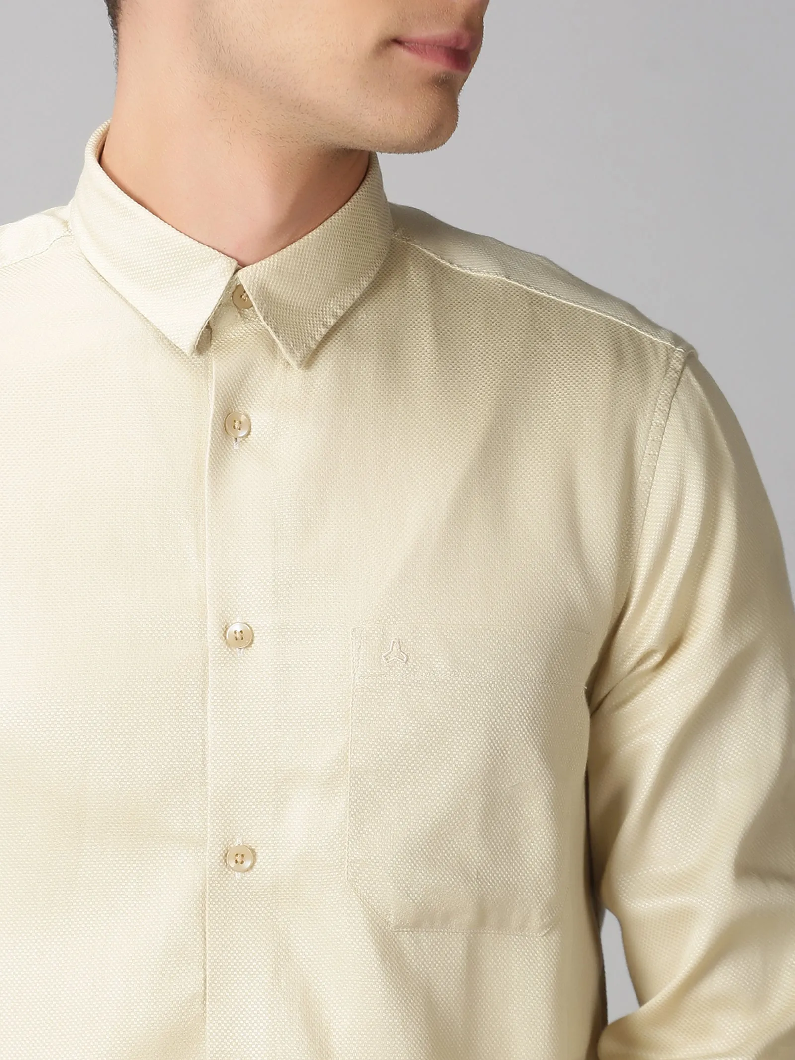 MEN'S DOBBY LT BEIGE SOLID SLIM FIT SHIRT